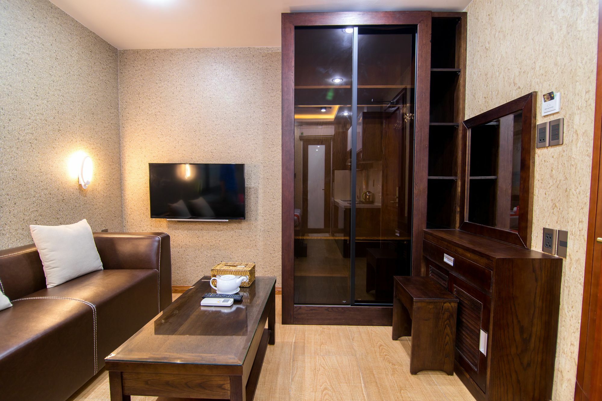 Reddoorz Plus @ Nguyen Trai Street Ho Şi Min Dış mekan fotoğraf