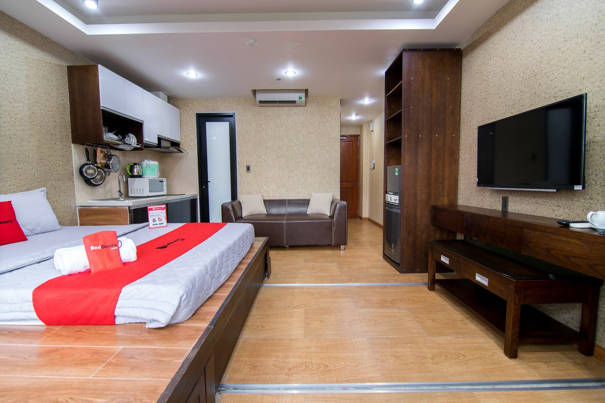 Reddoorz Plus @ Nguyen Trai Street Ho Şi Min Dış mekan fotoğraf